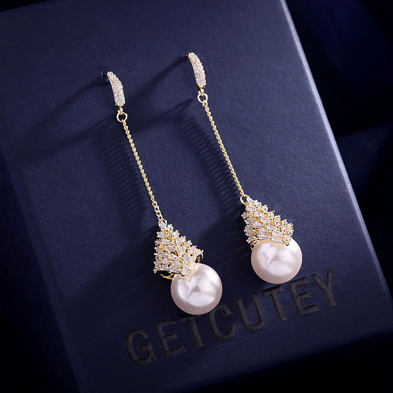 2025 Premium temperament earrings round face thin cold wind long simple zircon ear hook geometric pearl earrings