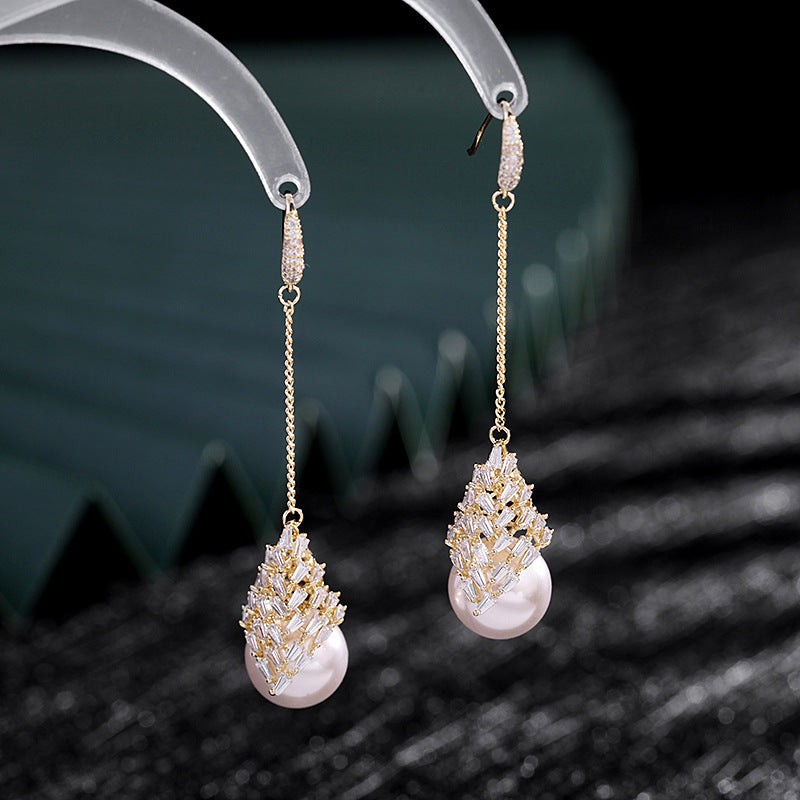 2025 Premium temperament earrings round face thin cold wind long simple zircon ear hook geometric pearl earrings