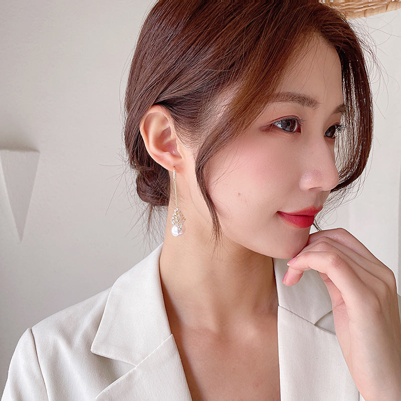 2025 Premium temperament earrings round face thin cold wind long simple zircon ear hook geometric pearl earrings