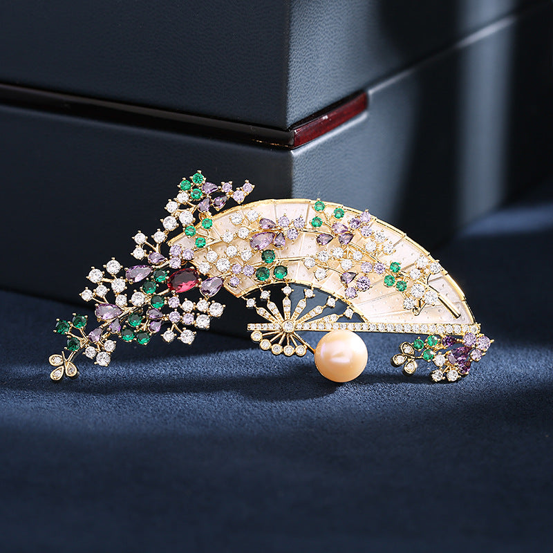 2025 Elegant temperament retro Chinese style fan corsage coat cheongsam accessories inlaid zircon freshwater pearl fan brooch