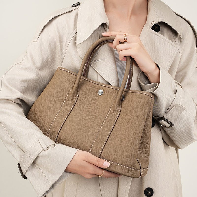 2025 First layer cowhide women's bag new shoulder messenger bag retro versatile portable large bag bucket bag