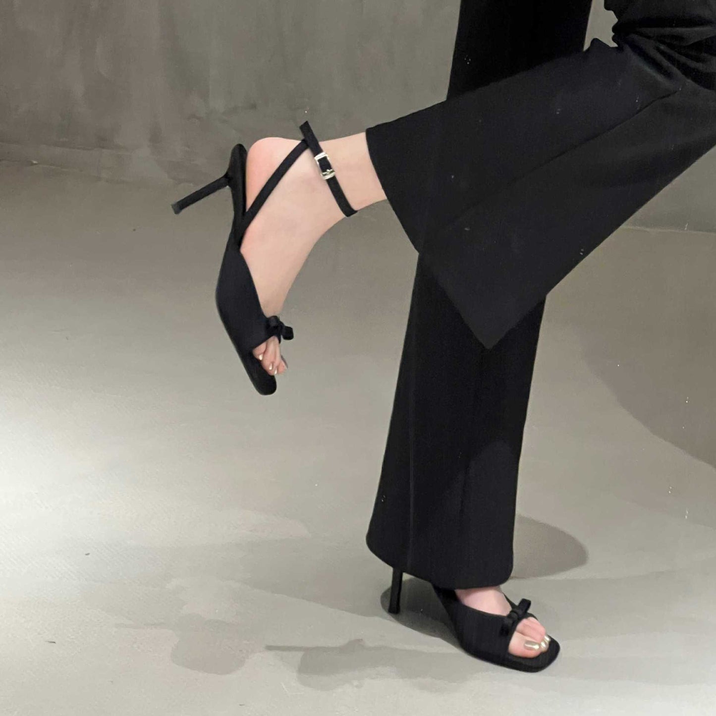 2025 ankle strap silver satin bow high heel cool slippers thin heel open-toed women's sandals temperament