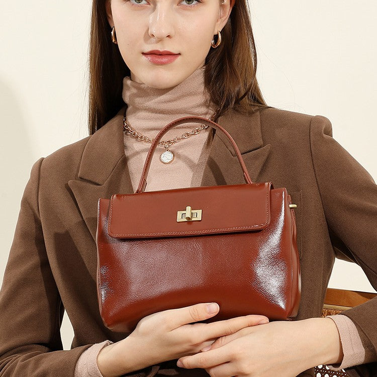 2025 Fashion textured cowhide handbag versatile retro shoulder bag genuine leather commuter messenger bag