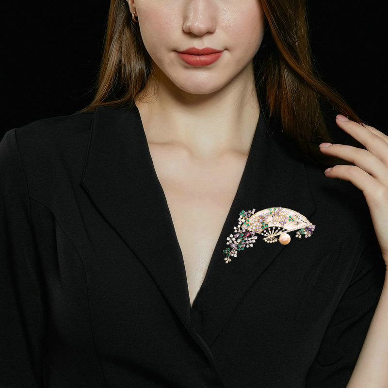 2025 Elegant temperament retro Chinese style fan corsage coat cheongsam accessories inlaid zircon freshwater pearl fan brooch