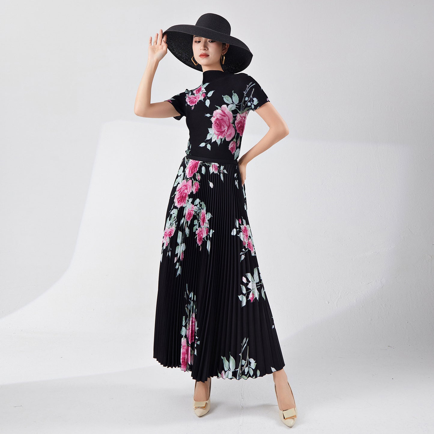 2025 Fashion suit Women's clothing High-end summer suit Printed short-sleeved top Half skirt temperament pleated two-piece set Popularan goods