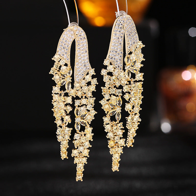 2025 2025 retro palace clothes exaggerated atmosphere ear jewelry elegant temperament dinner dress with long earrings