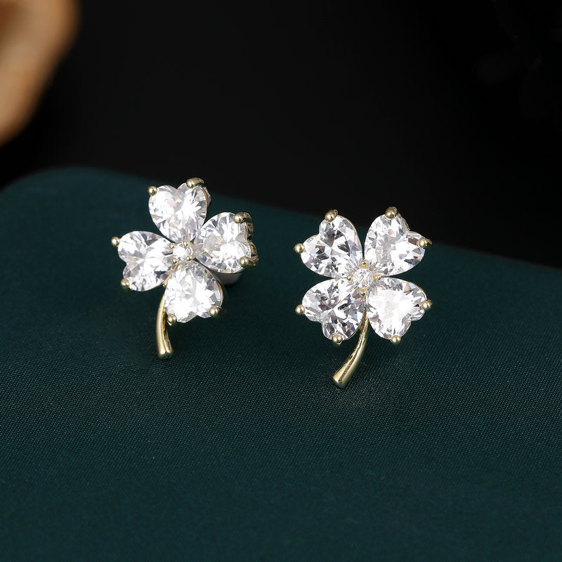 2025 Fresh and sweet super fairy temperament earrings s925 silver needle Korean version niche love-shaped zircon inlaid lucky grass stud earrings