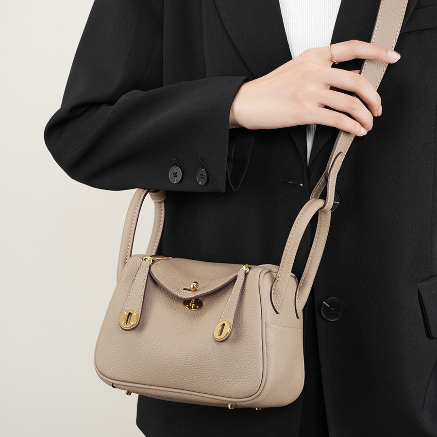 2025 Leather women's bag shoulder messenger bag pillow bag 2023 new lindy medium versatile women's bag doctor bag
