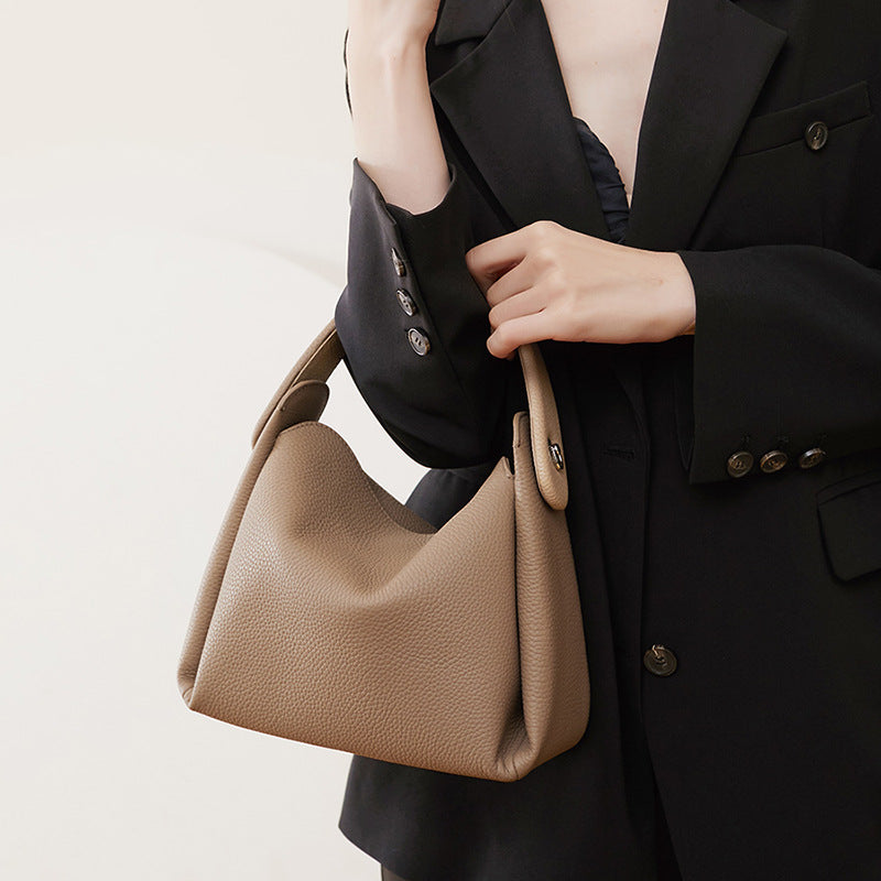 2025 popular retro first-layer cowhide shoulder bag versatile soft cigarette bag women's niche high-end handbag messenger bag