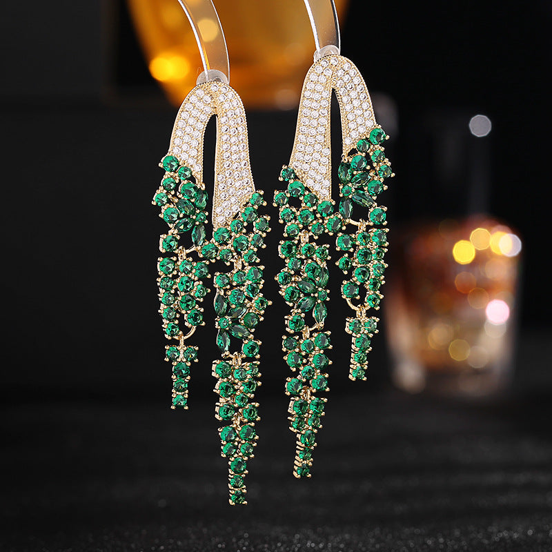 2025 2025 retro palace clothes exaggerated atmosphere ear jewelry elegant temperament dinner dress with long earrings