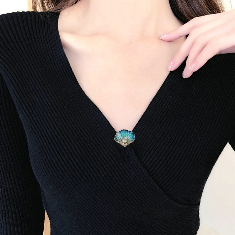 2025 Fashion pearl shell design sense high-end temperament marine life scallop pin anti-light buckle magnetic suction small brooch