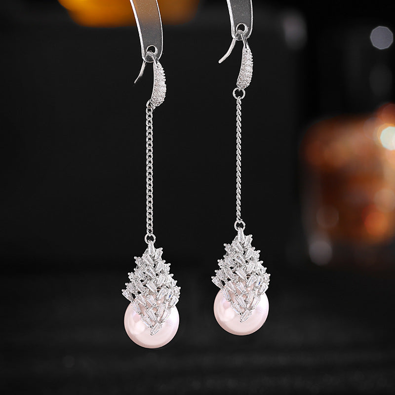 2025 Premium temperament earrings round face thin cold wind long simple zircon ear hook geometric pearl earrings