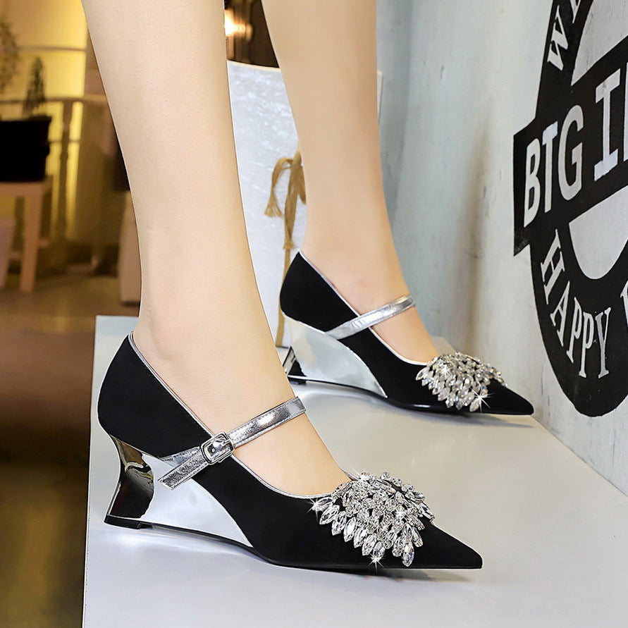 2025 2905-H72 Korean version of light luxury pointed wedge heel with rhinestone bow decoration contrasting color design high heel single shoes