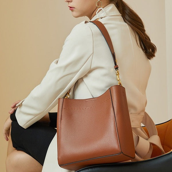 2025 Autumn and winter women's bags 2021 new fashionable retro leather large-capacity bucket bags versatile shoulder messenger bags