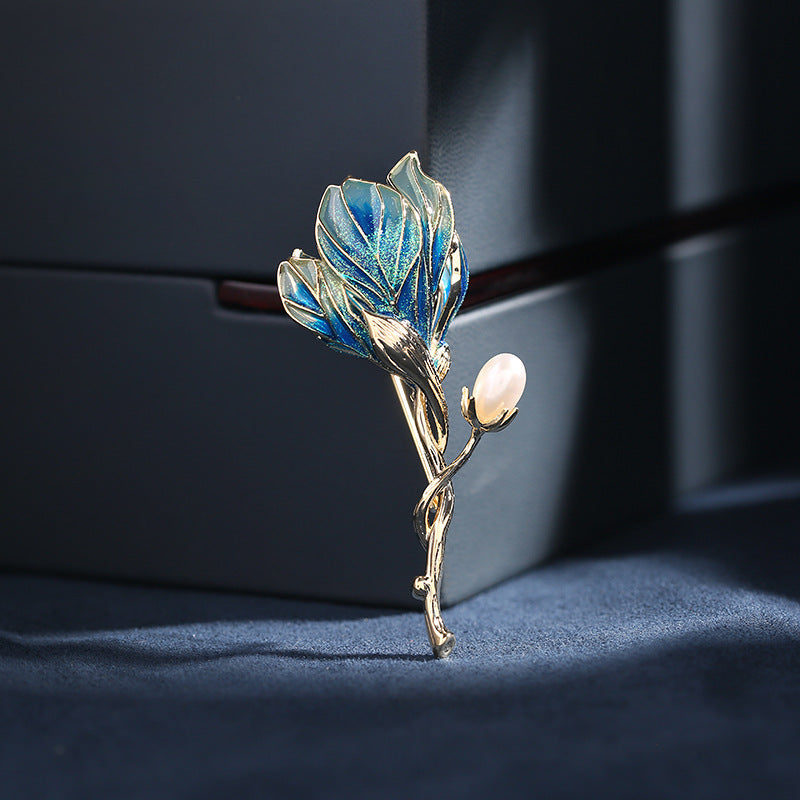 2025 New elegant temperament high sense autumn and winter clothing accessories corsage fixed enamel color dripping magnolia brooch