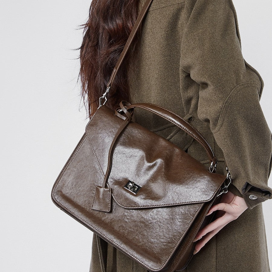 2025 Large capacity trendy retro shoulder messenger bag new autumn and winter casual shoulder messenger bag simple handbag