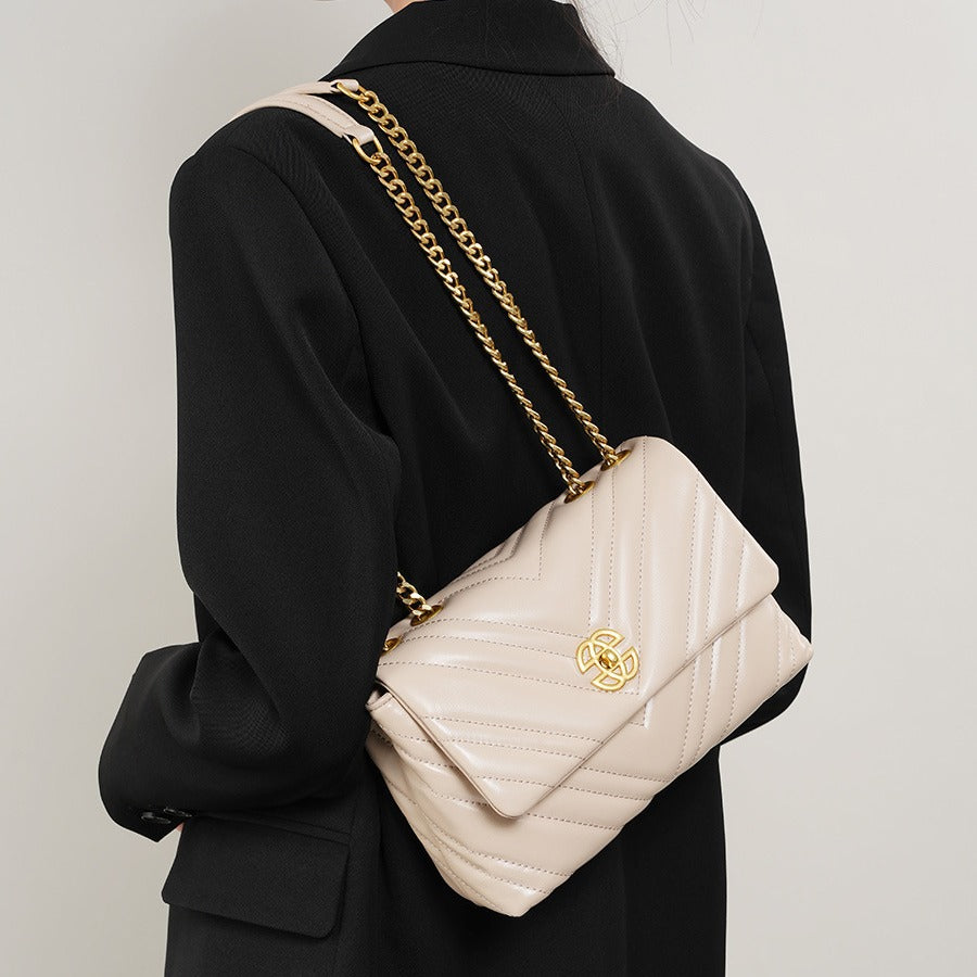 2025 Strictly selected underarm bag, new diamond chain bag popular leather women's bag, shoulder messenger bag, high-end sense
