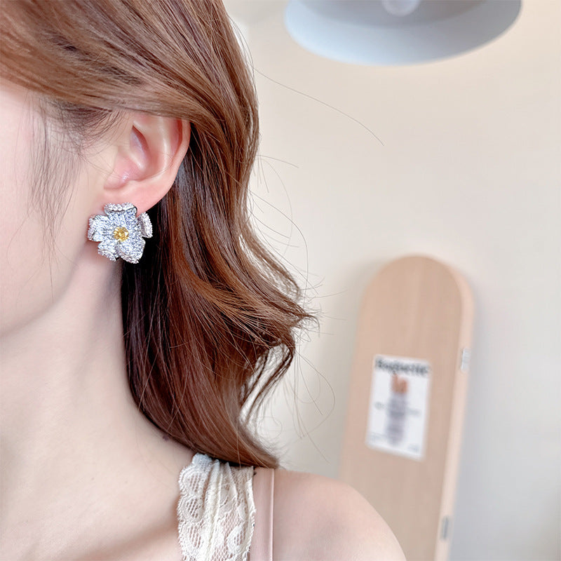 2025 sweet sunflower three-dimensional earrings s925 silver needle elegant temperament fashion stud earrings slightly inlaid with zirconium earrings women