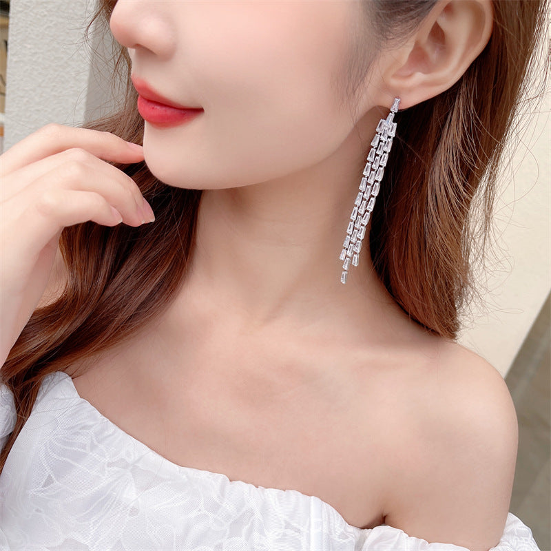 2025 Exaggerated atmospheric high-end earrings wedding dinner dress with earrings square zircon chain long fringed earrings
