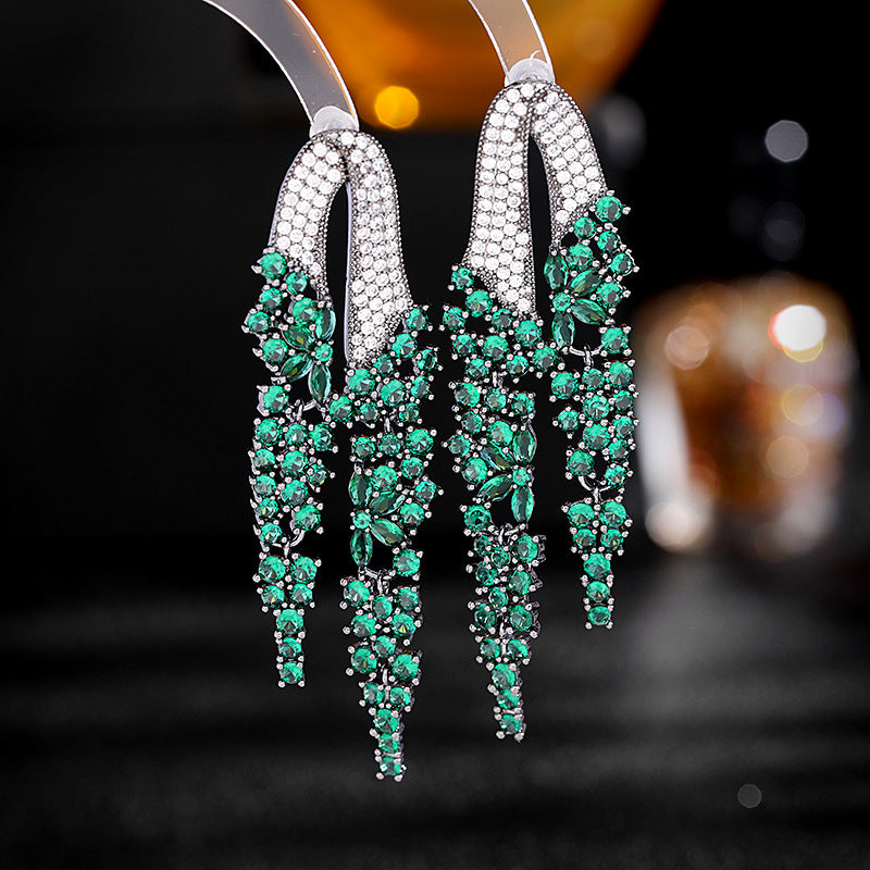 2025 2025 retro palace clothes exaggerated atmosphere ear jewelry elegant temperament dinner dress with long earrings