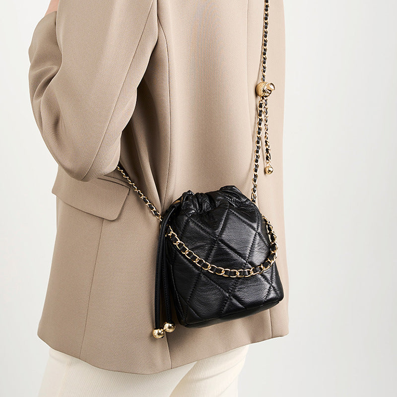 2025 Calf leather first layer portable chain leather small bag popular new high-end bucket bag versatile shoulder messenger bag
