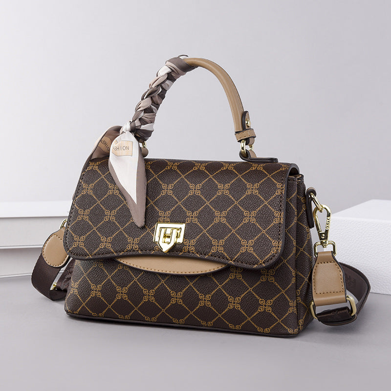 2025 New autumn and winter messenger bag large-capacity women's bag high-end sense shoulder messenger bag simple work commuter small square bag women