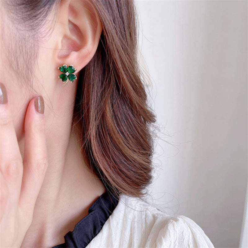 2025 Fresh and sweet super fairy temperament earrings s925 silver needle Korean version niche love-shaped zircon inlaid lucky grass stud earrings