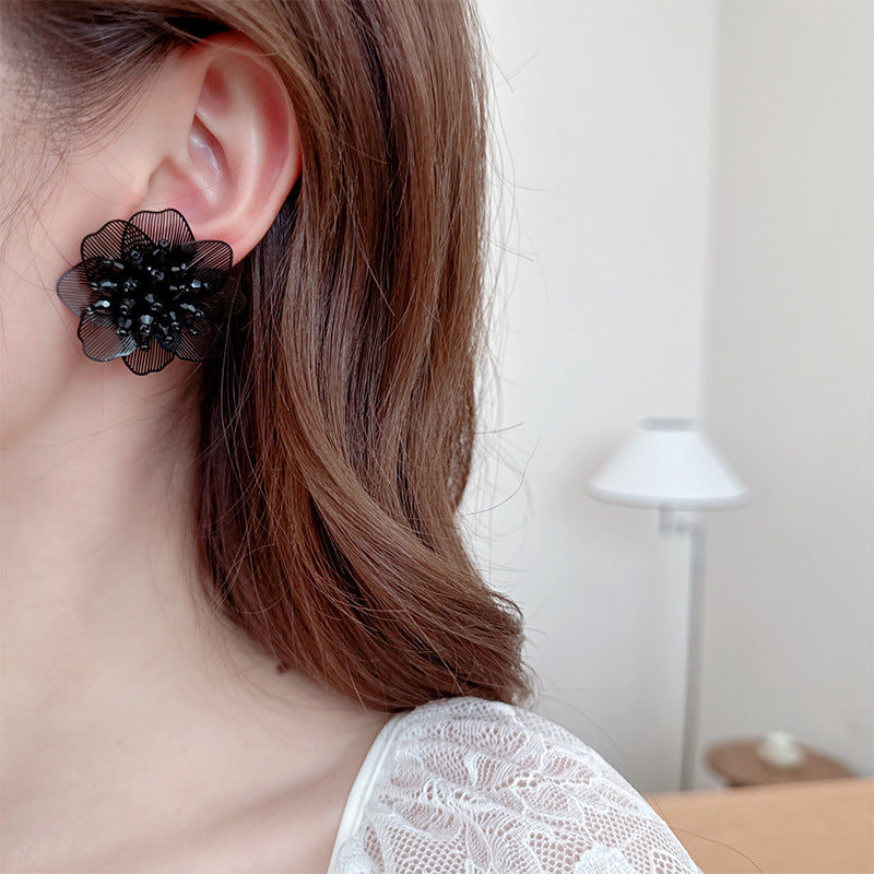 2025 New Xiaoxiangfeng handmade three-dimensional beaded black flower earrings s925 silver needle fashionable versatile temperament earrings women