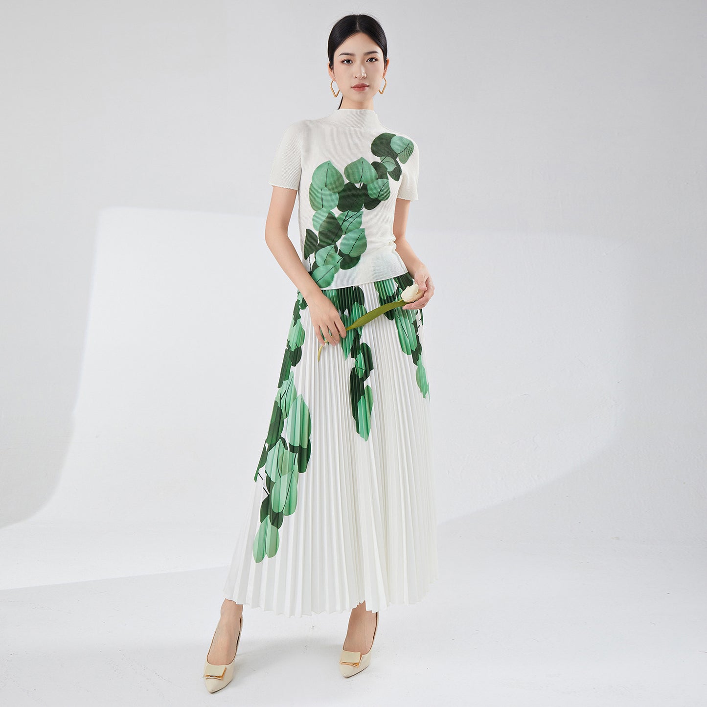 2025 Pleated set, summer two-piece set, high-end printed short-sleeved T-shirt, thin top, pendant, pleated skirt for women