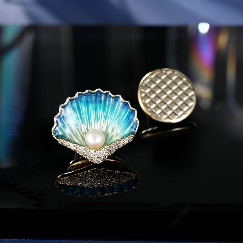 2025 Fashion pearl shell design sense high-end temperament marine life scallop pin anti-light buckle magnetic suction small brooch