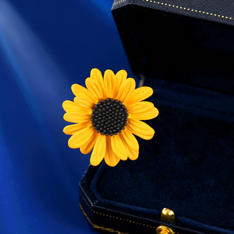 2025 In one fell swoop, sunflower dripping oil, small daisy brooch, women's fresh pastoral style, pin, hat, clothing, collar pin and accessories