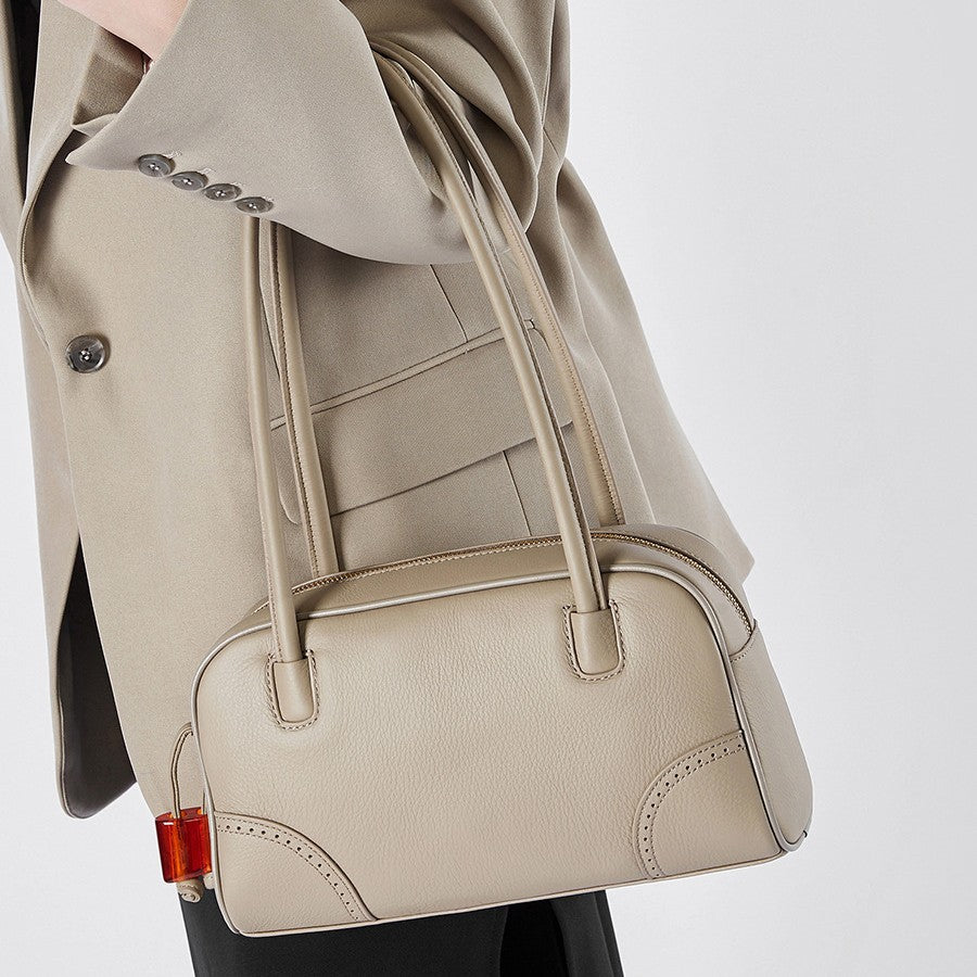2025 Fashion large-capacity cowhide women's bag popular new niche design handbag first-layer cowhide commuter bowling bag