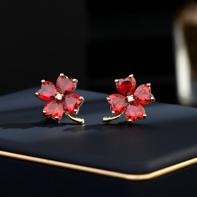 2025 Fresh and sweet super fairy temperament earrings s925 silver needle Korean version niche love-shaped zircon inlaid lucky grass stud earrings