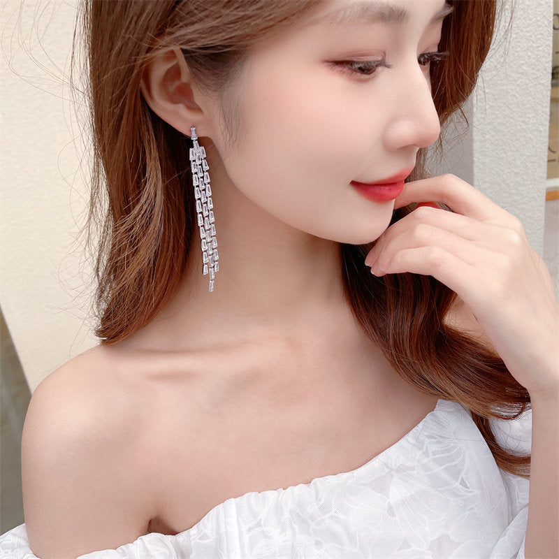 2025 Exaggerated atmospheric high-end earrings wedding dinner dress with earrings square zircon chain long fringed earrings