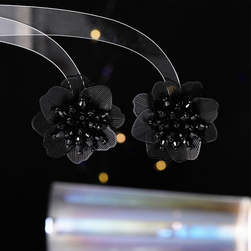 2025 New Xiaoxiangfeng handmade three-dimensional beaded black flower earrings s925 silver needle fashionable versatile temperament earrings women