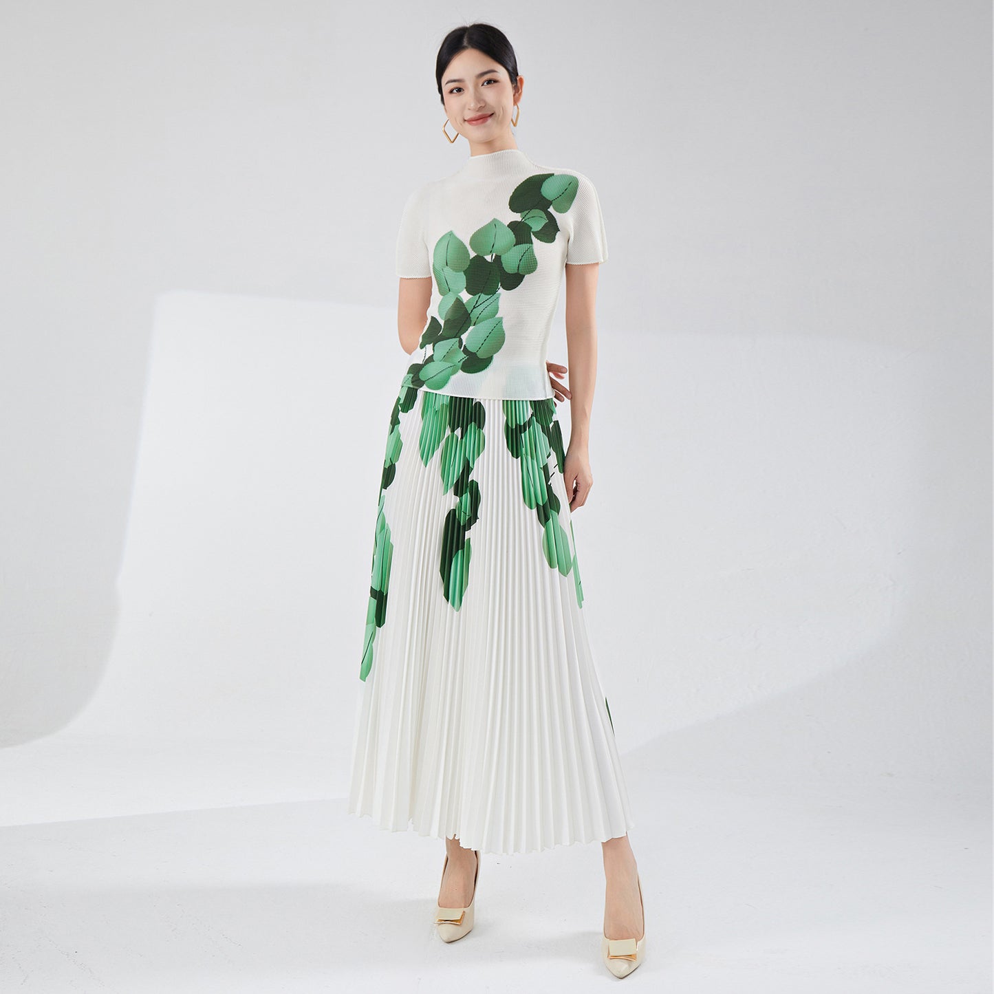 2025 Pleated set, summer two-piece set, high-end printed short-sleeved T-shirt, thin top, pendant, pleated skirt for women