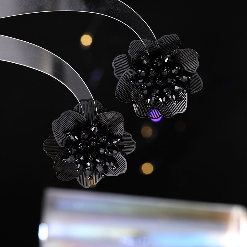 2025 New Xiaoxiangfeng handmade three-dimensional beaded black flower earrings s925 silver needle fashionable versatile temperament earrings women