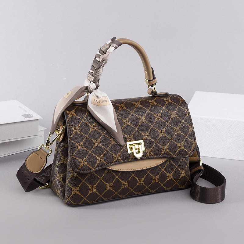 2025 New autumn and winter messenger bag large-capacity women's bag high-end sense shoulder messenger bag simple work commuter small square bag women