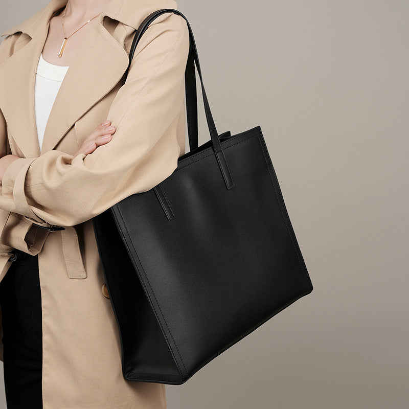 2025 Leather large-capacity tote bag, black cowhide commuter big bag, new briefcase, computer bag
