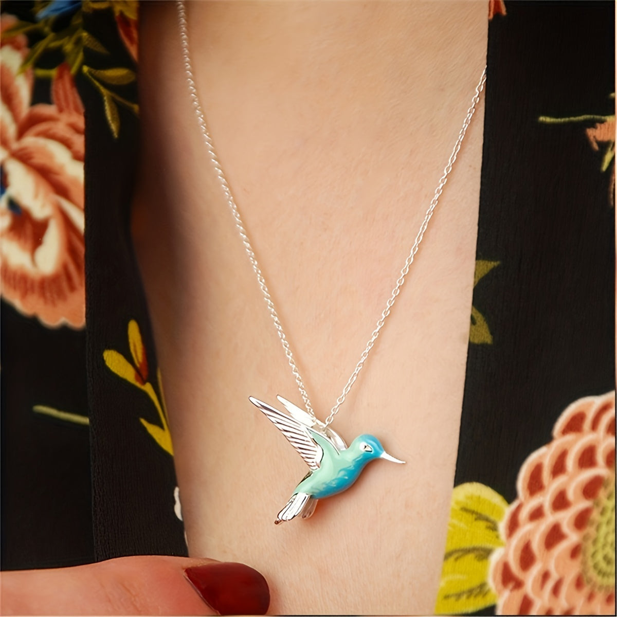 Fashion thick silver hummingbird pendant necklace European and American fashion animal jewelry holiday accessories gifts