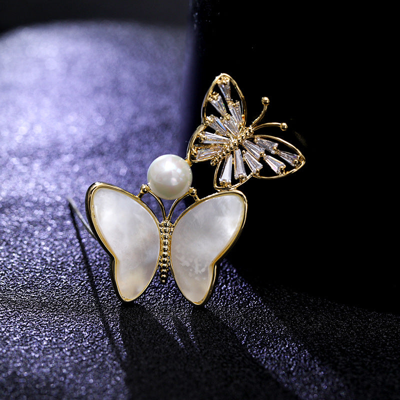 2025 Liyu jewelry Korean shell butterfly brooch trendy silk scarf buckle suit accessories pin Internet celebrity coat decoration wholesale