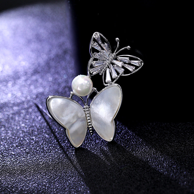 2025 Liyu jewelry Korean shell butterfly brooch trendy silk scarf buckle suit accessories pin Internet celebrity coat decoration wholesale