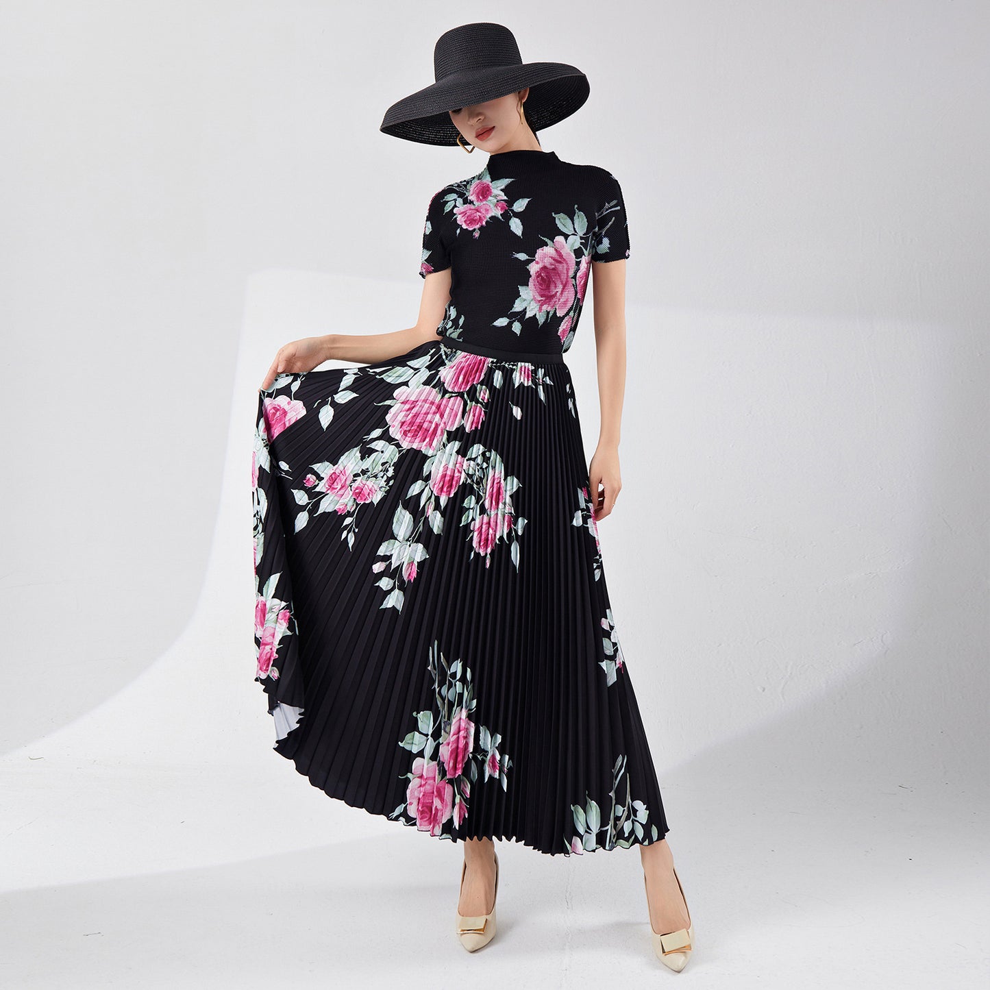 2025 Fashion suit Women's clothing High-end summer suit Printed short-sleeved top Half skirt temperament pleated two-piece set Popularan goods