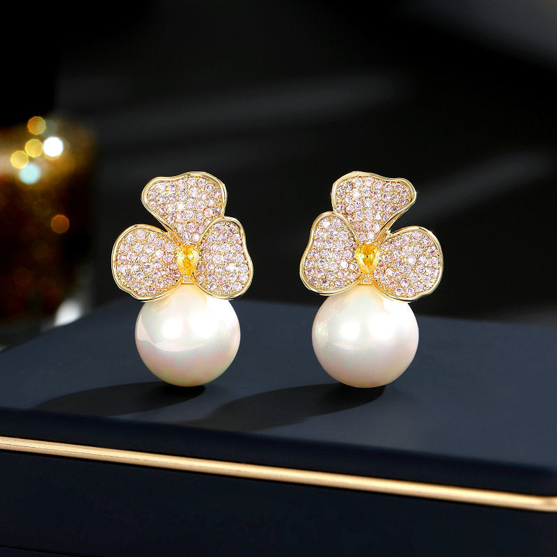 2025 S925 silver needle Hong Kong style retro elegant temperament earrings women's high-end sense slightly inlaid craftsmanship light luxury flower pearl stud earrings