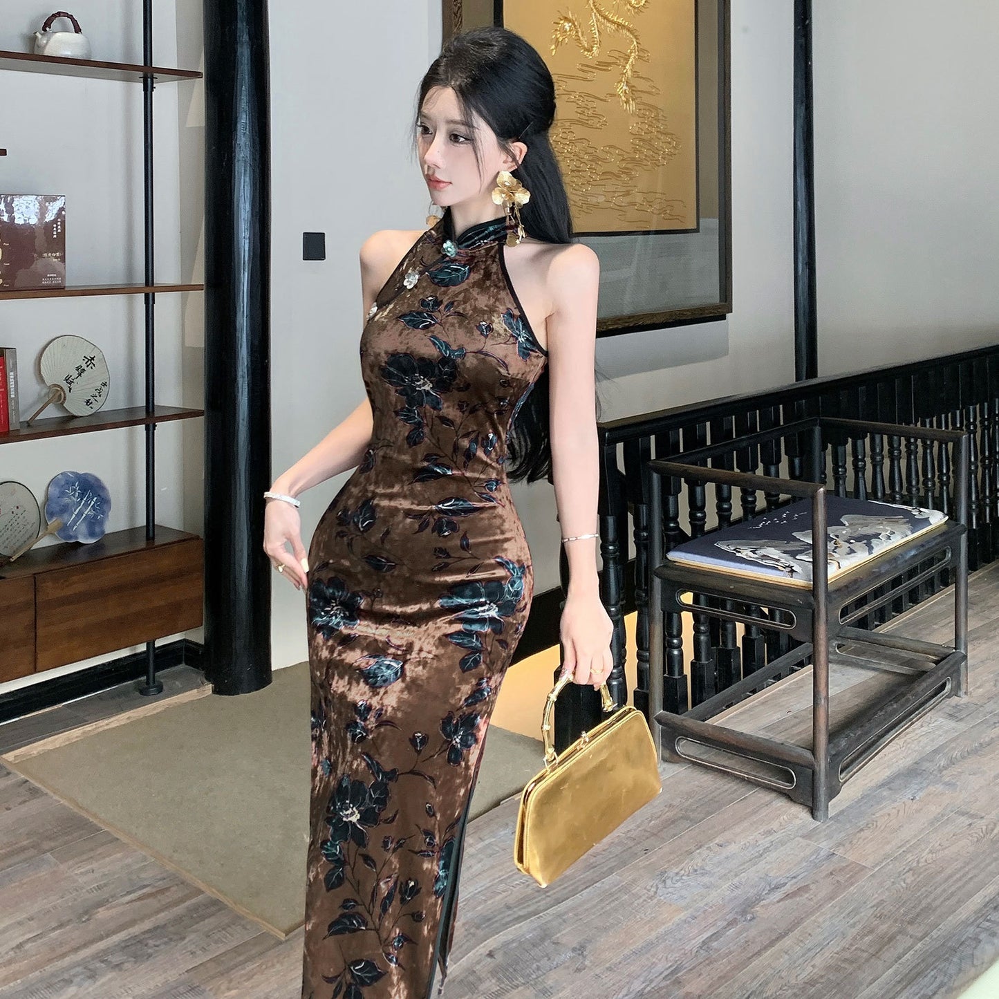 Shoulder-cut velvet cheongsam dress women's 2025 summer dress new Chinese daily slim-fit hip-wrapped elegant neck dress