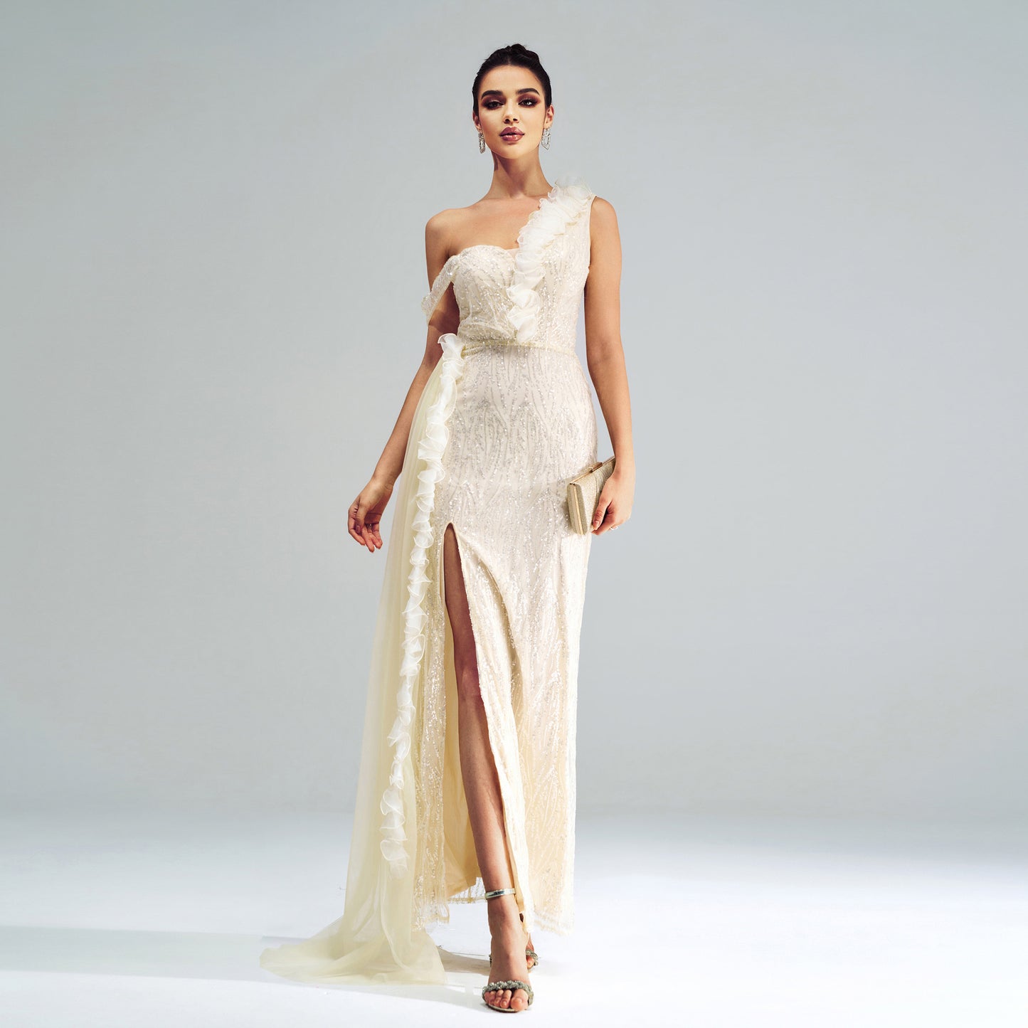 2025 new high-end temperament sleeveless diagonal collar off-the-shoulder banquet hip-wrapped sequined split evening dress dress
