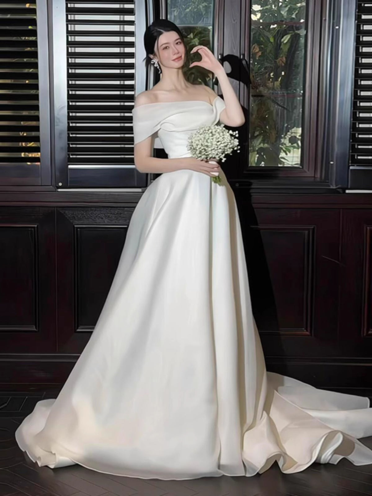 2025 one-word shoulder light wedding dress simple light luxury high-end bride Mori super fairy dress trailing to welcome guests out of the house