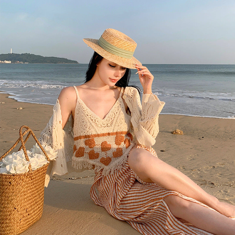 2025 Xiaoxiangfeng knitted hollow blouse Xia Dali travel horn sleeve short top seaside vacation cardigan jacket women