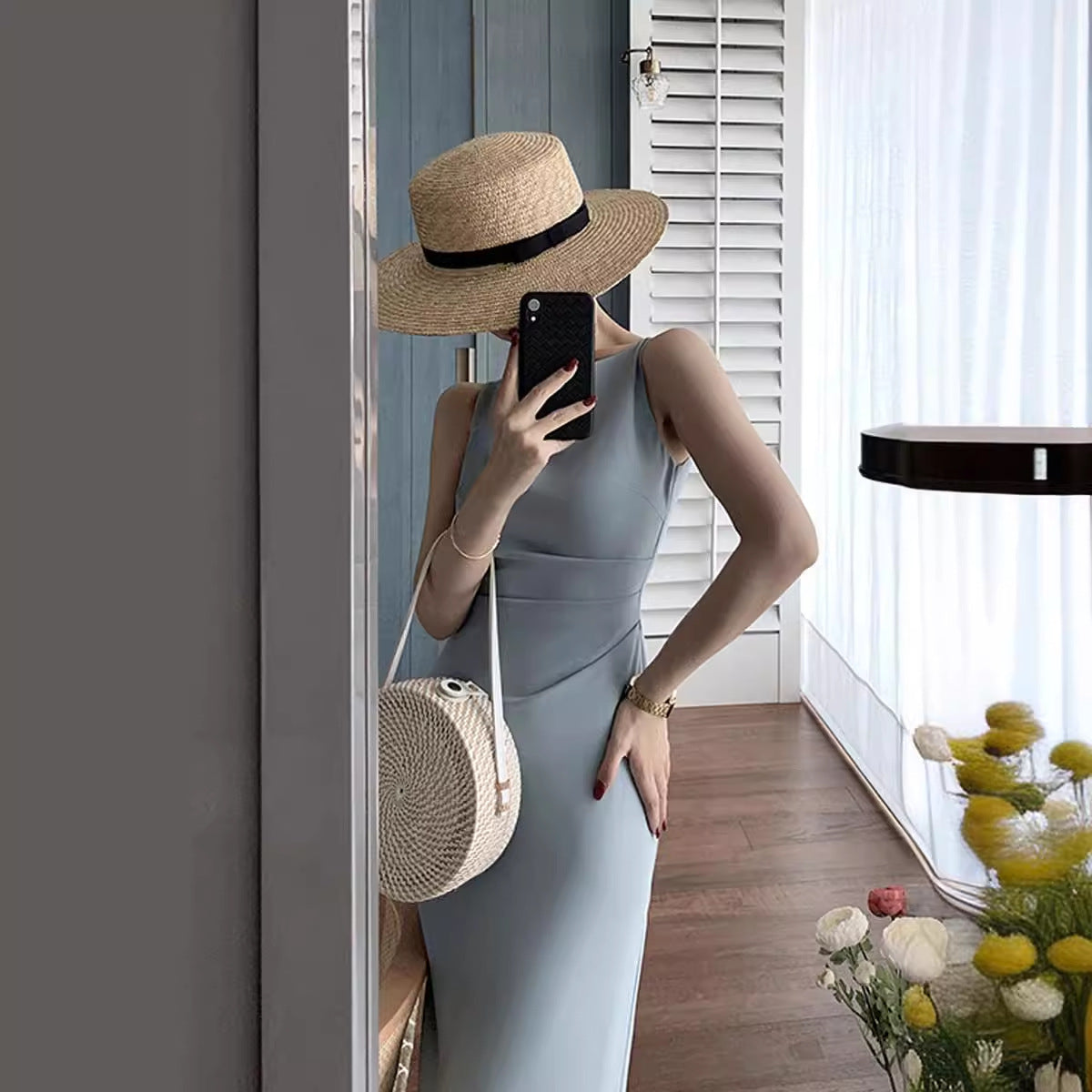 2025 summer  retro Hepburn style dress summer one-word shoulder sleeveless long dress waist and thin Hepburn skirt