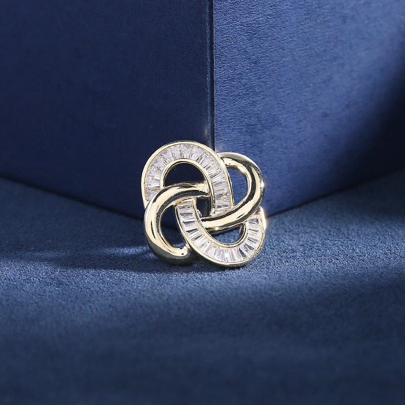 2025 Neckline decoration new brooch wholesale simple hollow inlaid zircon spike needle accessories cardigan anti-light small collar pin